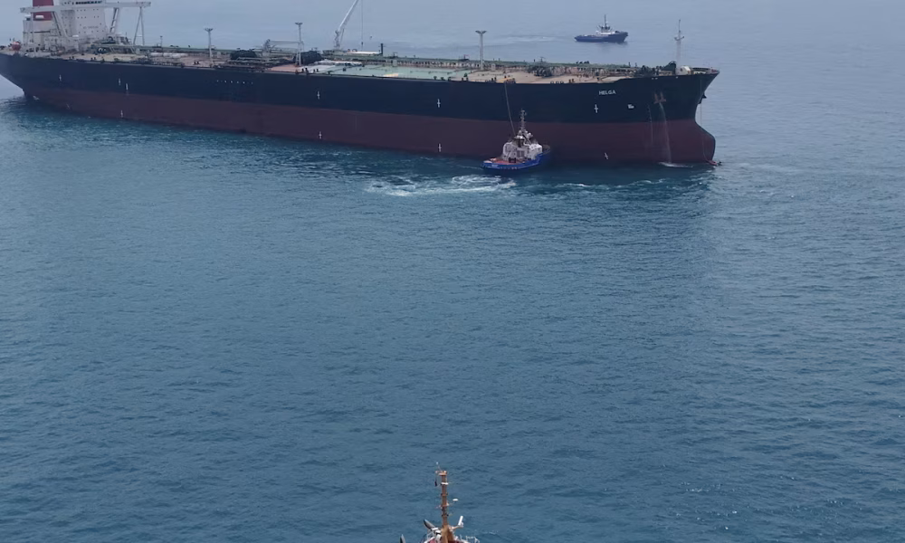 Crude Oil Falls as US-Iran Tensions Ease, Boosting Hormuz Shipping Optimism