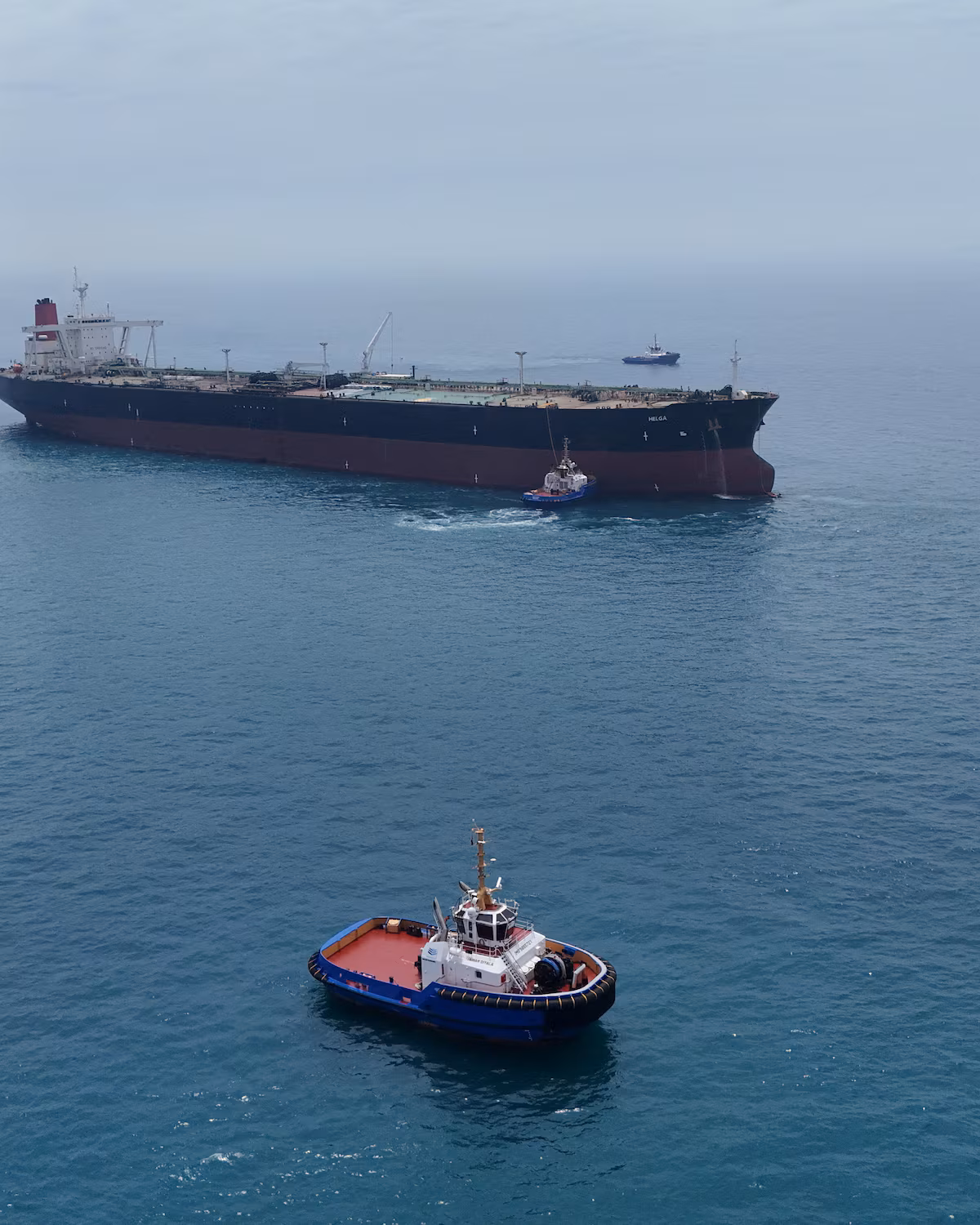 Crude Oil Falls as US-Iran Tensions Ease, Boosting Hormuz Shipping Optimism
